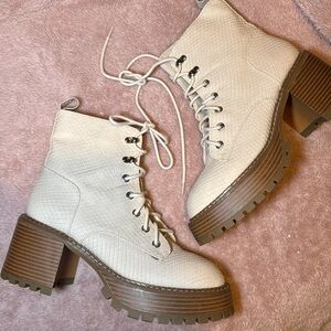 Cream colored combat heeled boots 7.5